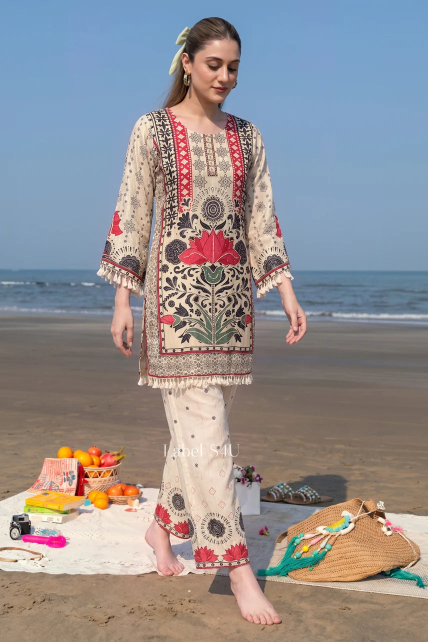 <h3>🌸 Premium Muslin Printed Pakistani Suit Set with Designer Dupatta</h3>
